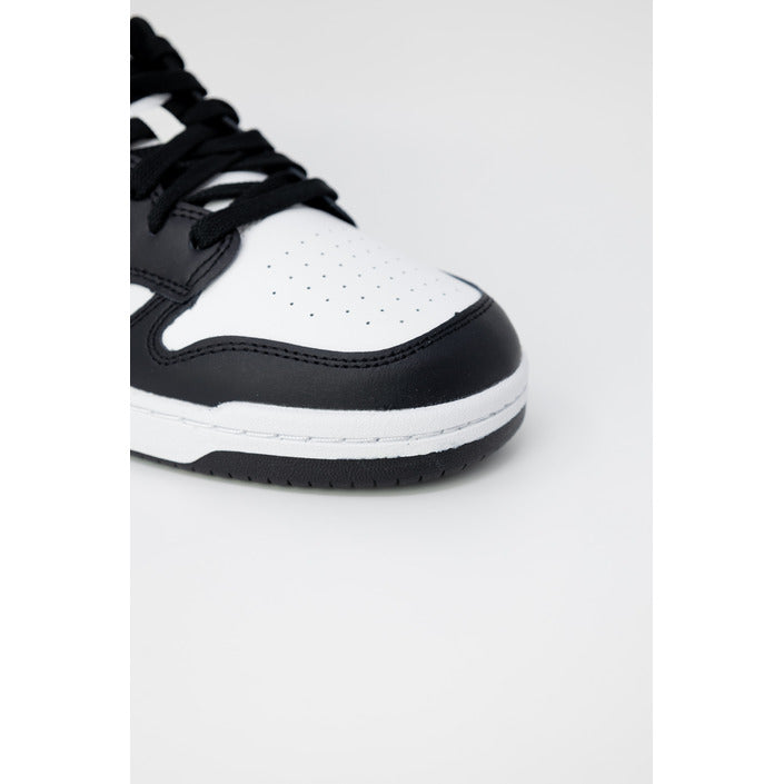 New Balance Men Sneakers